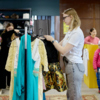 Развешивать одежду для свопа помогали волонтёры — newsvl.ru