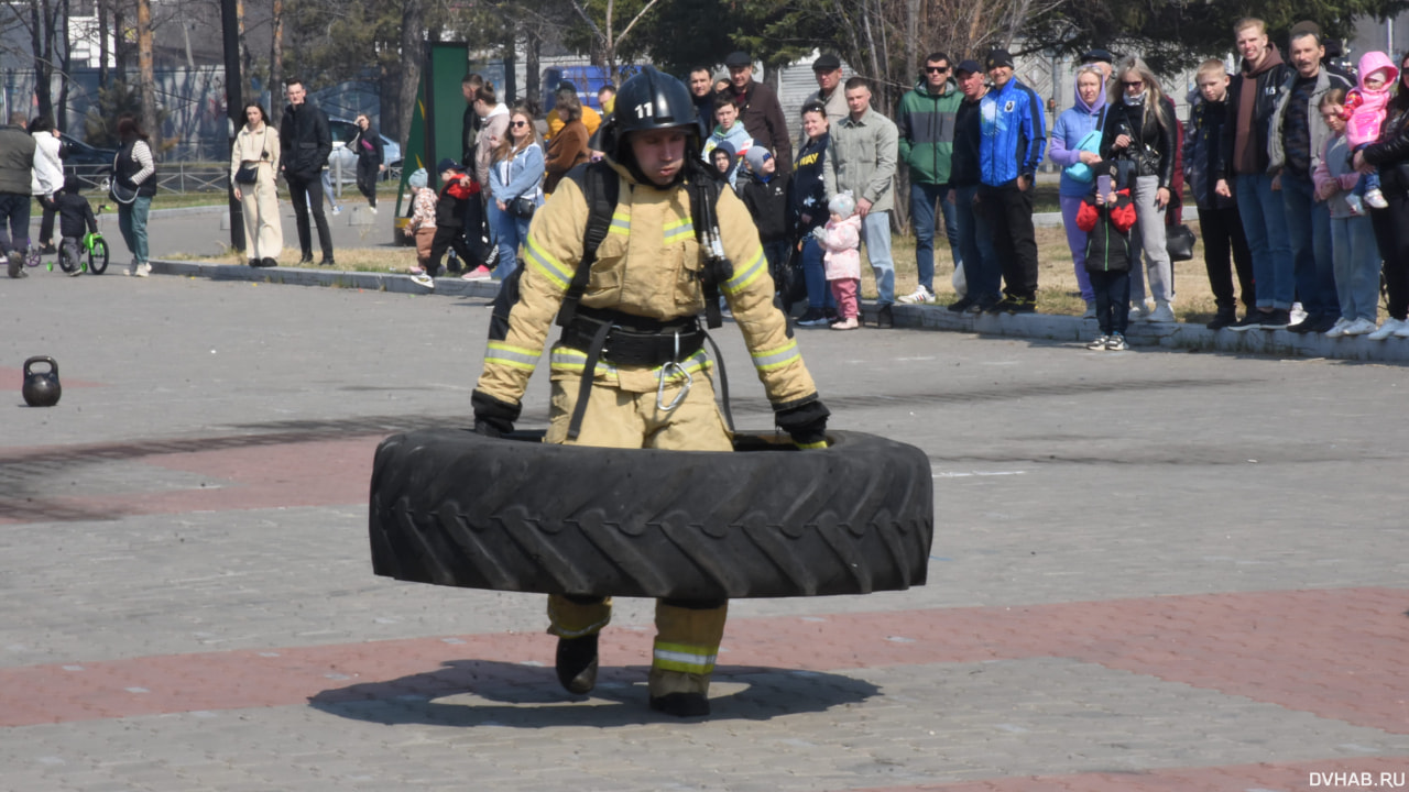 В полной экипировке вышли пожарные на соревнования по кроссфиту (ФОТО; ВИДЕО)