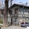 Ещё один деревянный дом, на Прапорщика Комарова, 9, сегодня находится не в лучшем состоянии — newsvl.ru