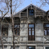Ещё один деревянный дом, на Прапорщика Комарова, 9, сегодня находится не в лучшем состоянии — newsvl.ru