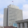 Здание правительства Приморского края выделяется на фона окружающей его застройки — newsvl.ru