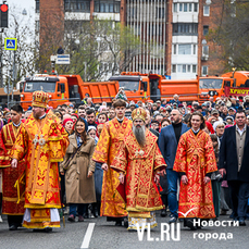 Без ярмарки и празднования, но с заборами и Росгвардией – празднование Пасхи во Владивостоке ограничилось крестным ходом и службой в соборе