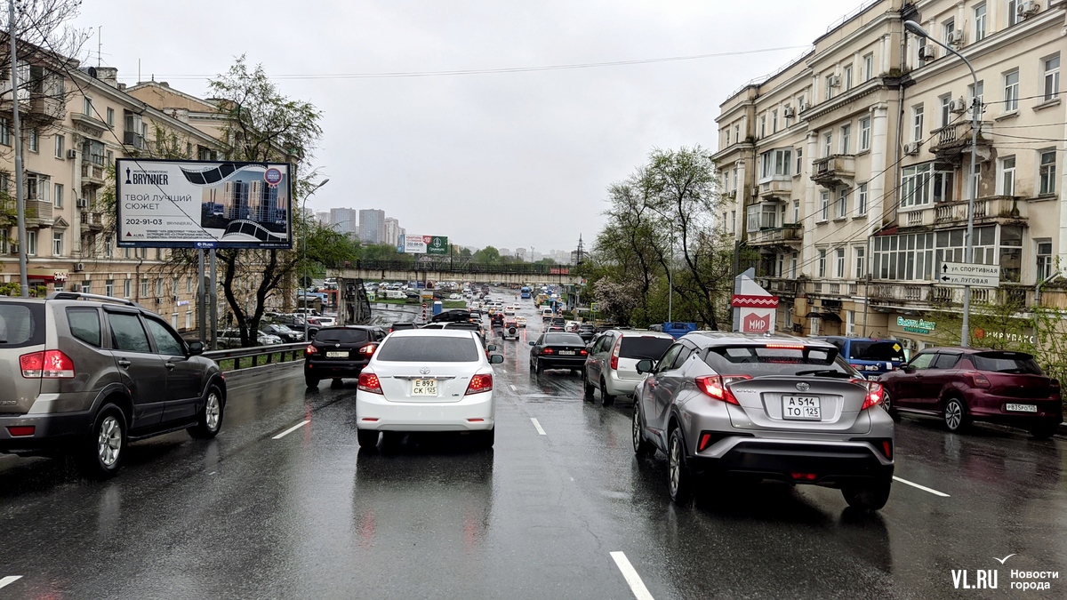 Во Владивостоке вместо сильного дождя пока морось, но Луговую традиционно  затопило (ФОТО) – Новости Владивостока на VL.ru