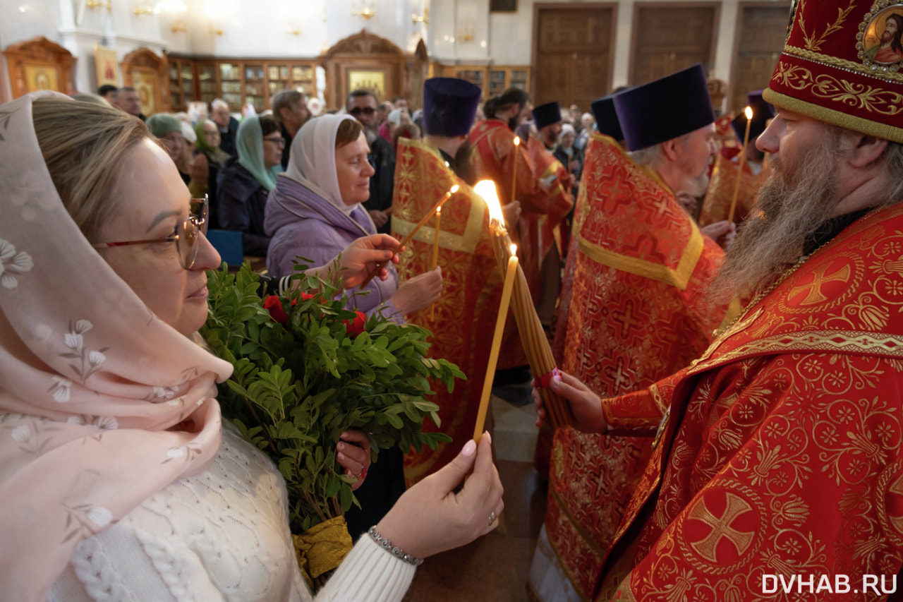 Благодатный огонь доставили в Хабаровск (ФОТО) — Новости Хабаровска