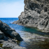 В бухточке у каменистого пляжа есть достаточно глубокие места — newsvl.ru