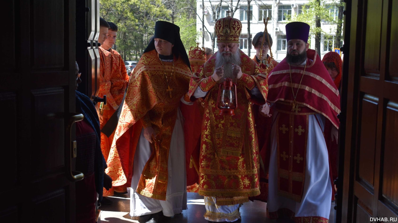 В Биробиджан из Иерусалима прибыл Благодатный огонь (ФОТО) — Новости  Хабаровска