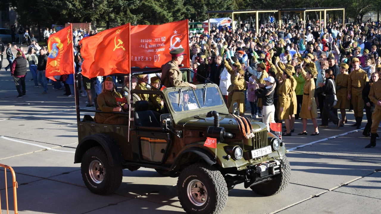 Массовыми гуляниями отметили в Биробиджане День Победы (ФОТО)
