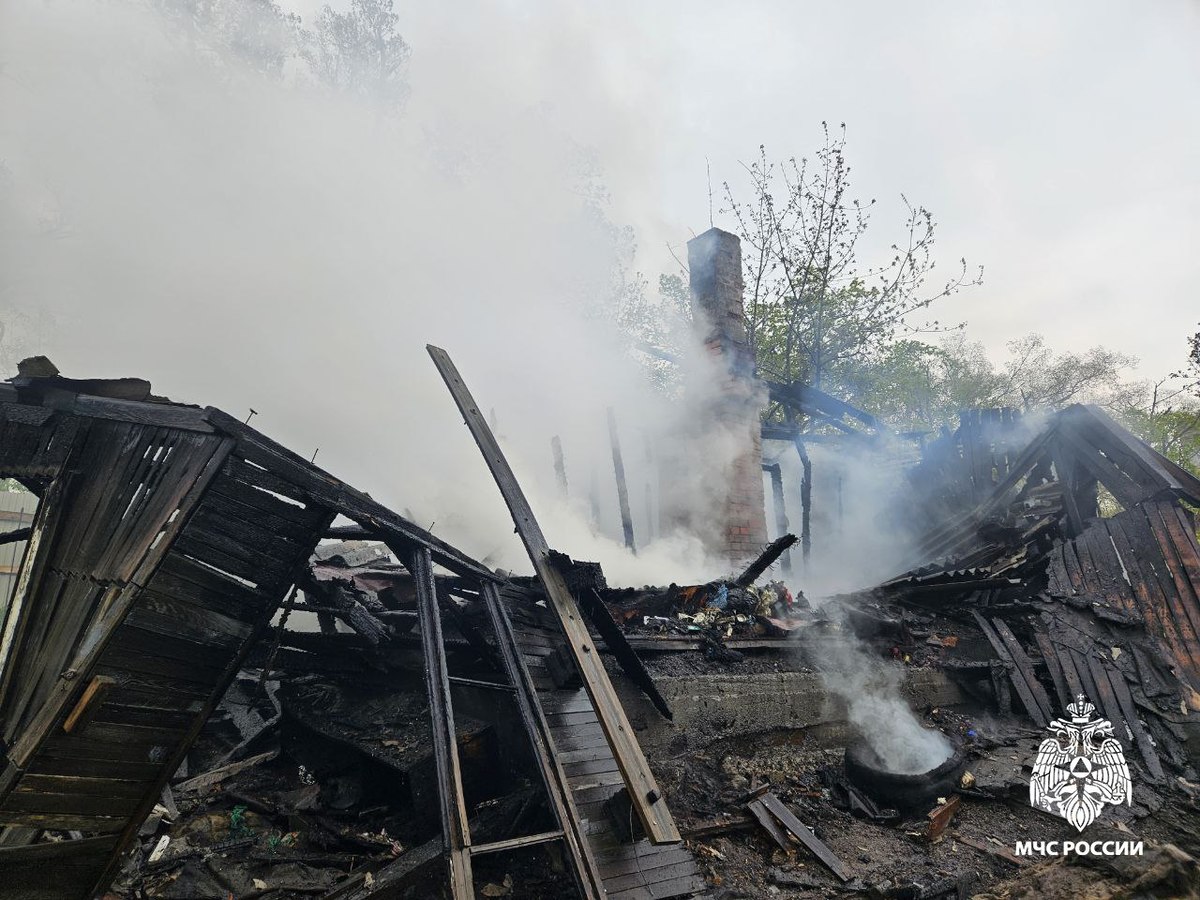 На Калинина потушили пожар в заброшенном доме (ФОТО) – Новости Владивостока  на VL.ru