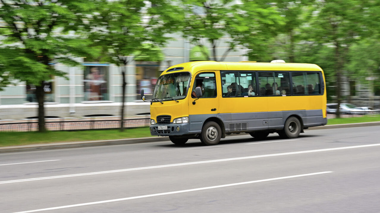 Странный автобус нашли на балансе лицея в Хабаровске