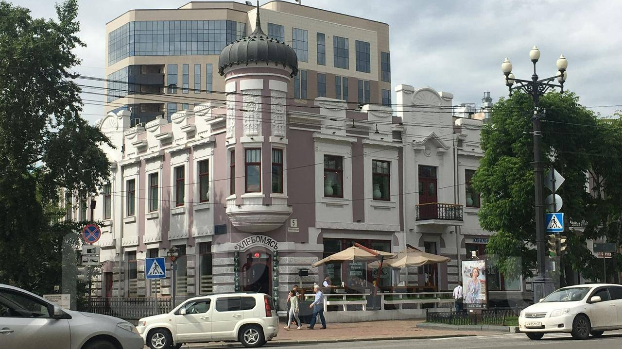 Знаменитое здание с ресторанами на «красной линии» продают за полмиллиарда