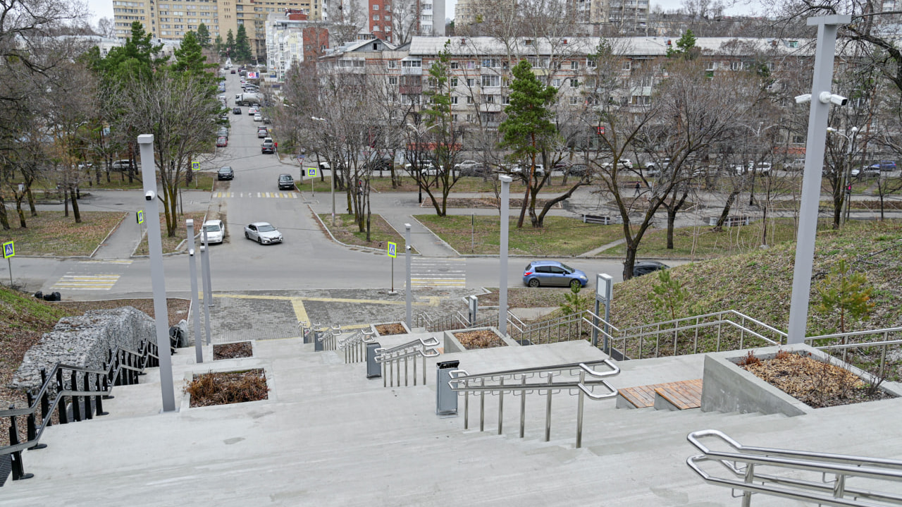 В итоге опозорились: выяснилась тайна подъемника на тургеневской лестнице  (ФОТО) — Новости Хабаровска