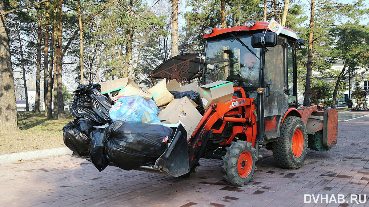 Оперативная информация: 225 мешков мусора вывезено с улиц Хабаровска