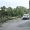 Здесь тяжёлые грузовики продавливают асфальт и сносят обочины — newsvl.ru