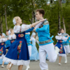 Участники коллектива взаимодействуют во время танца — newsvl.ru