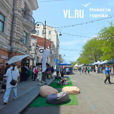 «Ночь музеев» во Владивостоке началась днём: поэтов сменяют музыканты, экскурсии идут одна за одной (ОБНОВЛЕНО)