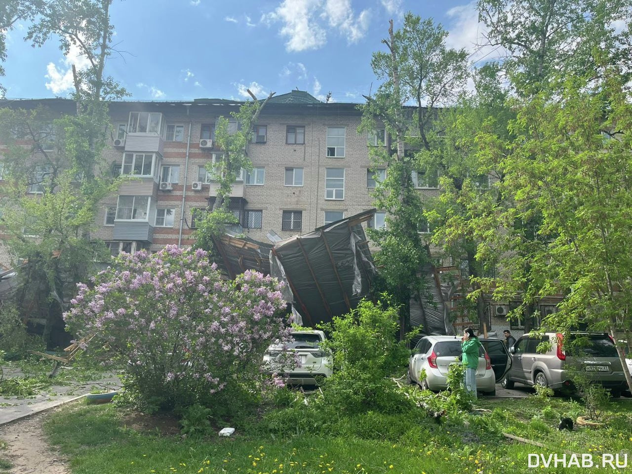 Ураганный ветер снес крышу на Карла Маркса (ФОТО) — Новости Хабаровска