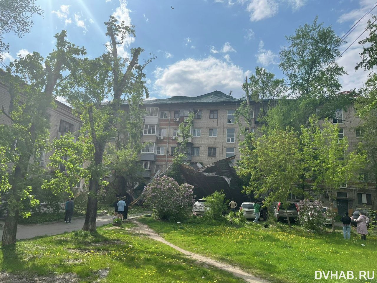 Ураганный ветер снес крышу на Карла Маркса (ФОТО) — Новости Хабаровска