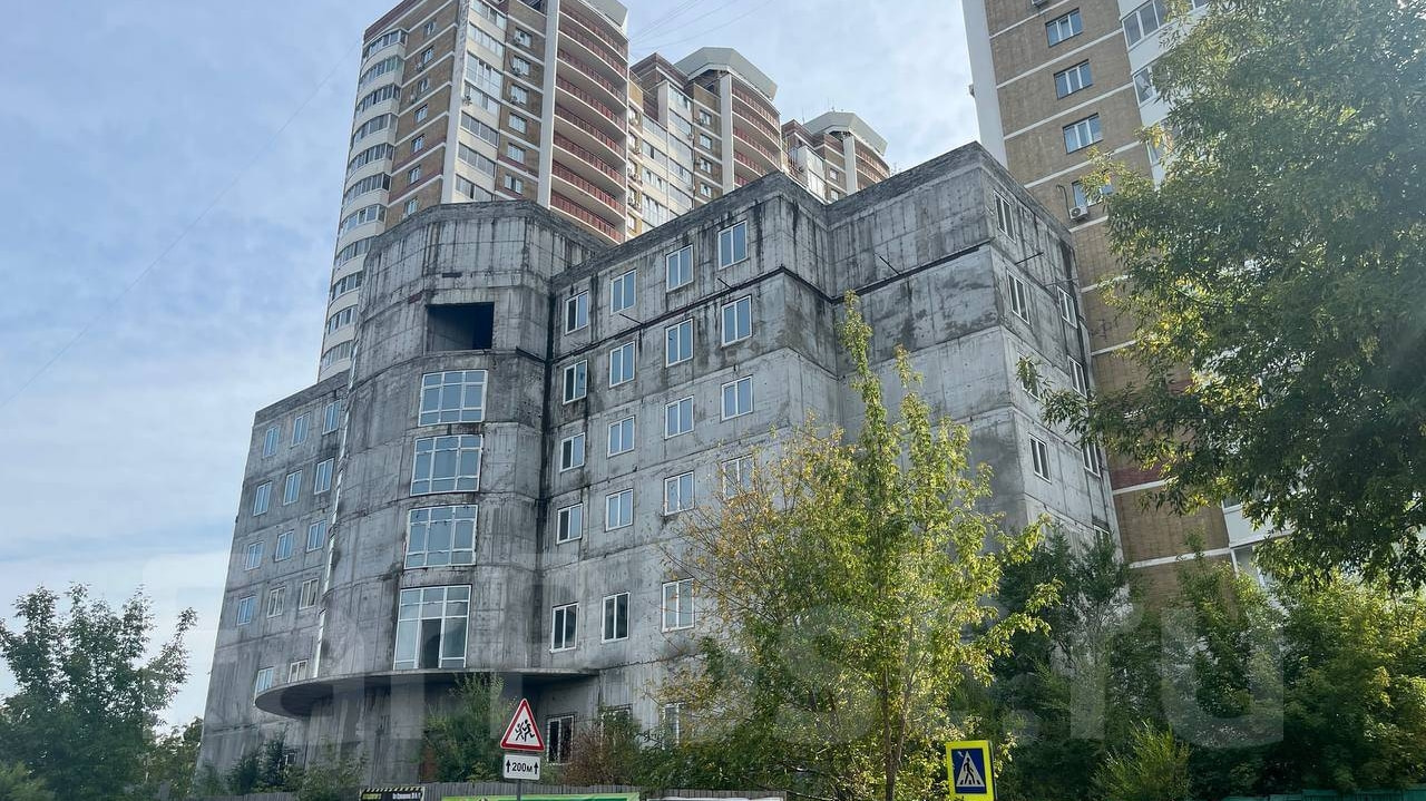 Недостроенный деловой центр с гостиницей продают в Хабаровске (ФОТО)