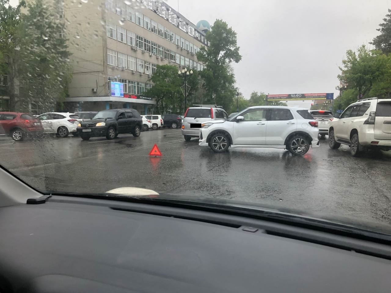 Улицу Ленина парализовало из-за ДТП (ФОТО) — Новости Хабаровска