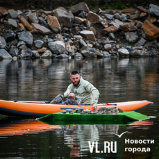На озере Сафонова во Владивостоке провели праздник с квестом и установили домик-плот для черепах 