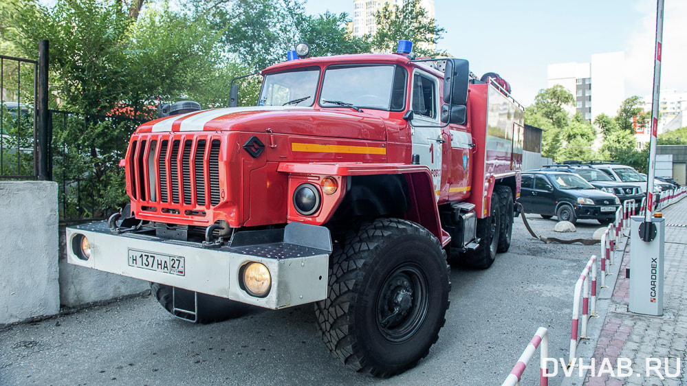 Десять человек эвакуировали из горящего дома на Ворошилова