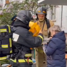 Из девятиэтажки с горящей квартирой на Котельникова вывели 20 человек