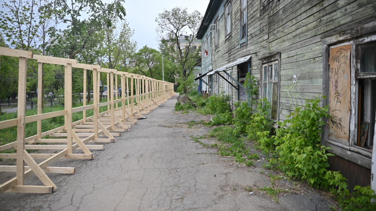 Пропускной режим: Гупровский городок начали огораживать для размещения КПП  (ФОТО; ВИДЕО) — Новости Хабаровска