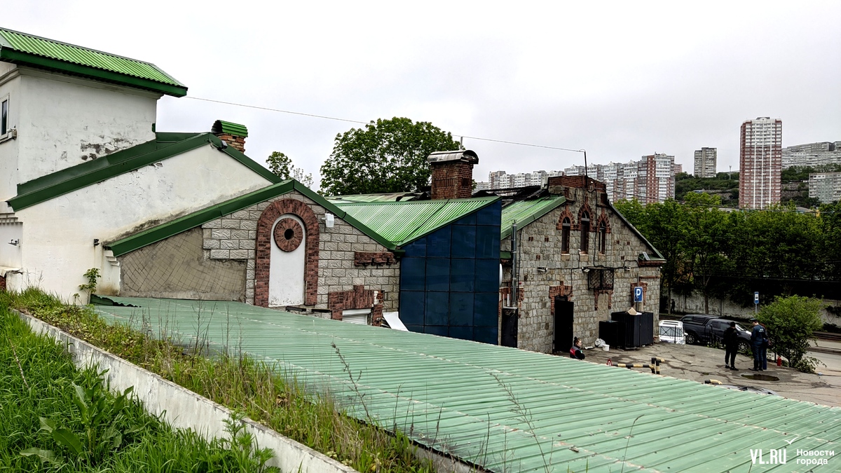 На Борисенко ночью загорелось китайское кафе в объекте культурного наследия  (ВИДЕО) – Новости Владивостока на VL.ru