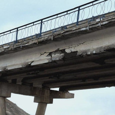 Прокуратура в суде добивается ремонта моста под Уссурийском, который год назад повредил большегруз