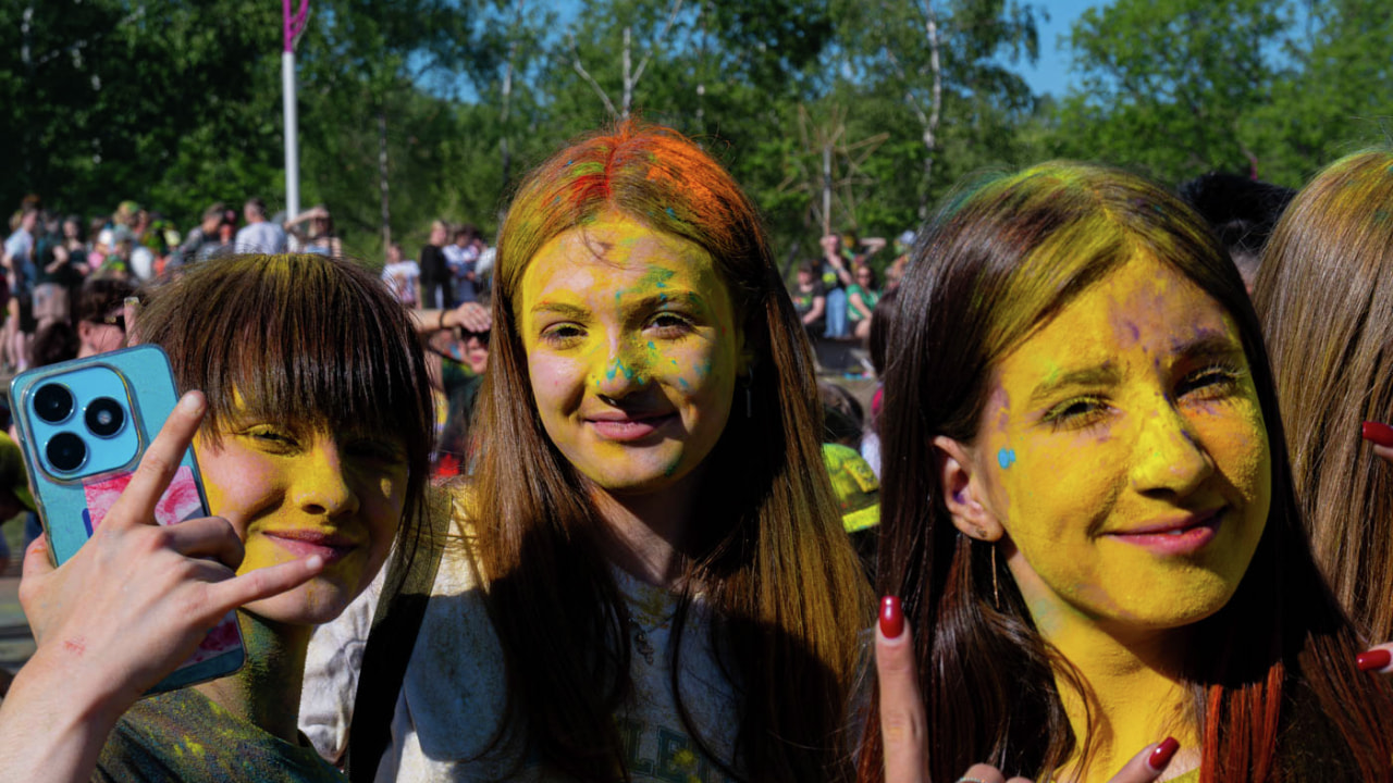День города хабаровчане отметили на индусском фестивале красок (ФОТО)