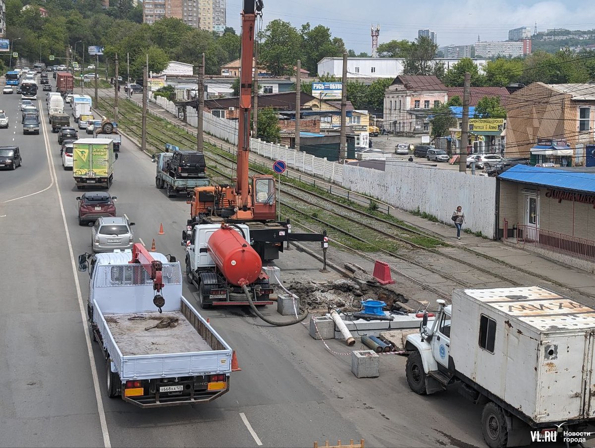 Для ремонта золоторожского водовода раскопали дорогу на Луговой и отключили  холодную воду по 480 адресам – Новости Владивостока на VL.ru