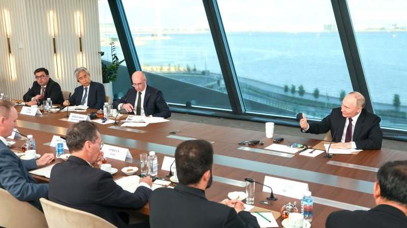 Новости к завтраку: про санкции, доллар и своих друзей рассказал Путин на ПМЭФ-2024