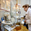 За зрителями расположился небольшой музей  — newsvl.ru