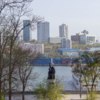 Сейчас от площадки с памятником морякам торгового флота видна вся панорама бухты, как и задумывали создатели монумента — newsvl.ru