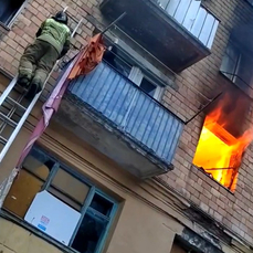 Видео — Дорогу у дома правительства на Старой площади начали мыть мыльным раствором