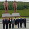 Для фото рядом с памятниками северокорейским вождям лучше позировать с руками по швам  — newsvl.ru