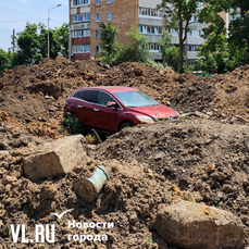 Администрация Владивостока утвердила порядок, который позволит убирать брошенные машины с улиц, даже если у них есть номера