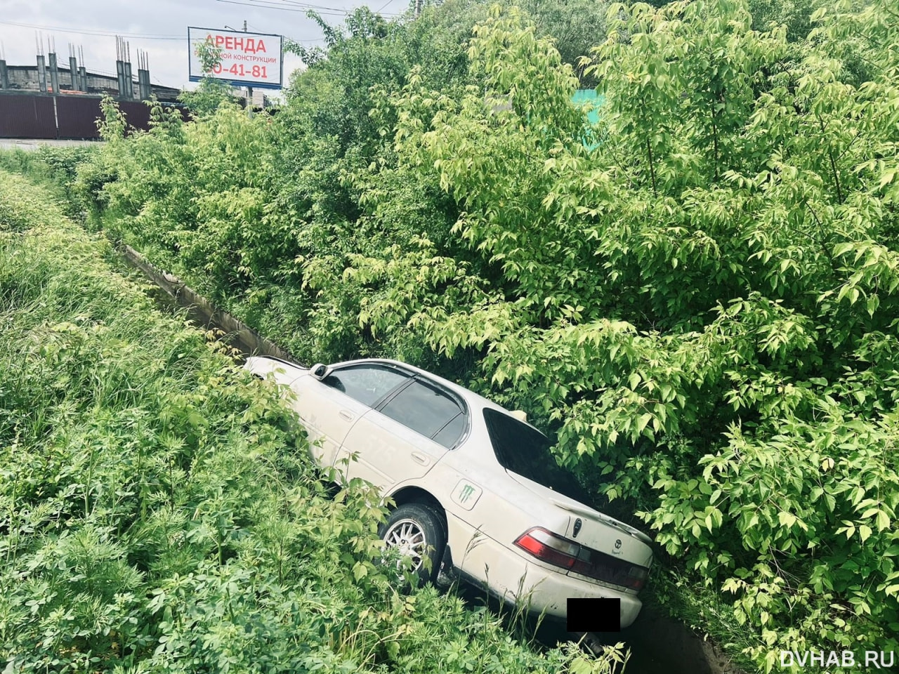 Toyota Corolla в кювете бросил водитель после ДТП на Георгиевской (ФОТО) —  Новости Хабаровска