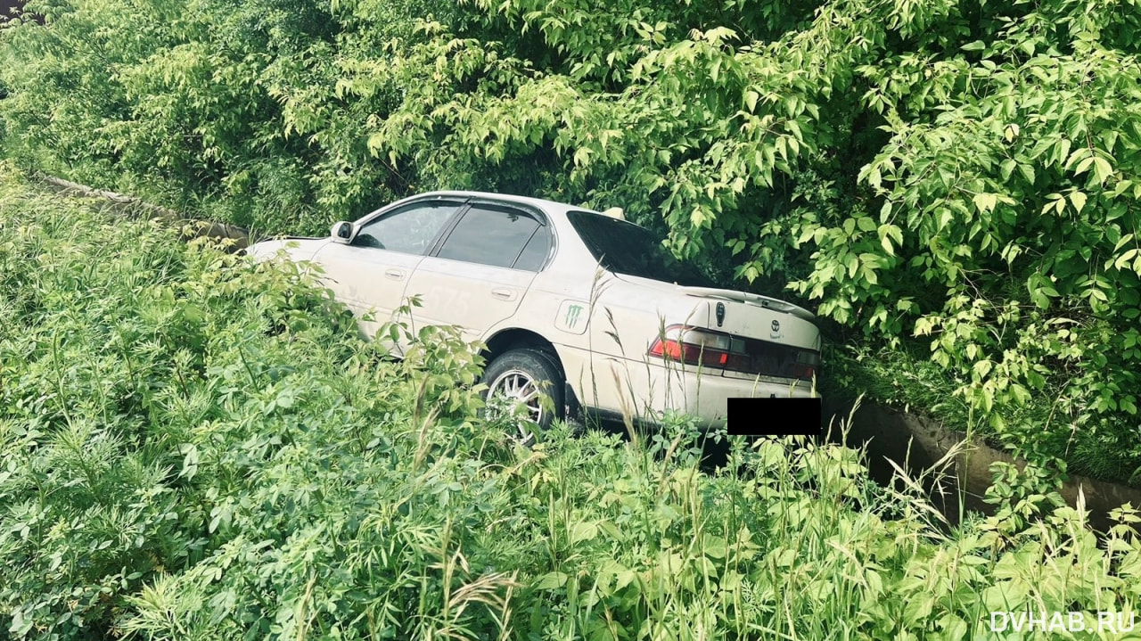 Toyota Corolla в кювете бросил водитель после ДТП на Георгиевской (ФОТО) —  Новости Хабаровска