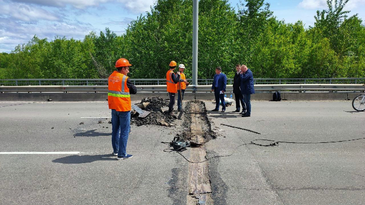 Дождались: мост по «пьяной» в Комсомольске начали ремонтировать (ФОТО; ВИДЕО)
