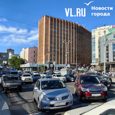 Центр Владивостока сковали вечерние пробки – на некоторых улицах движение полностью остановилось