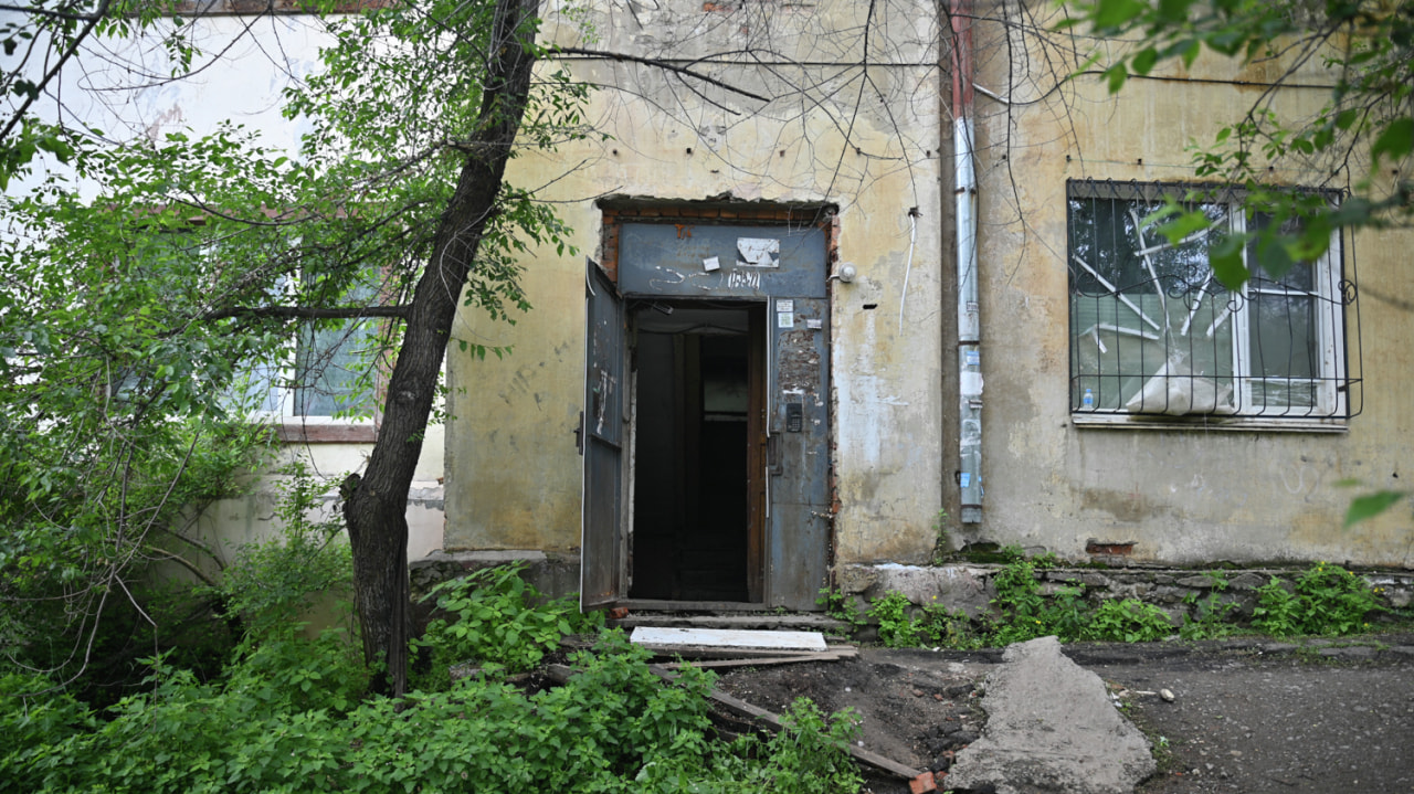 На соседей из «сталинки» с непонятным статусом жалуются хабаровчане (ФОТО)