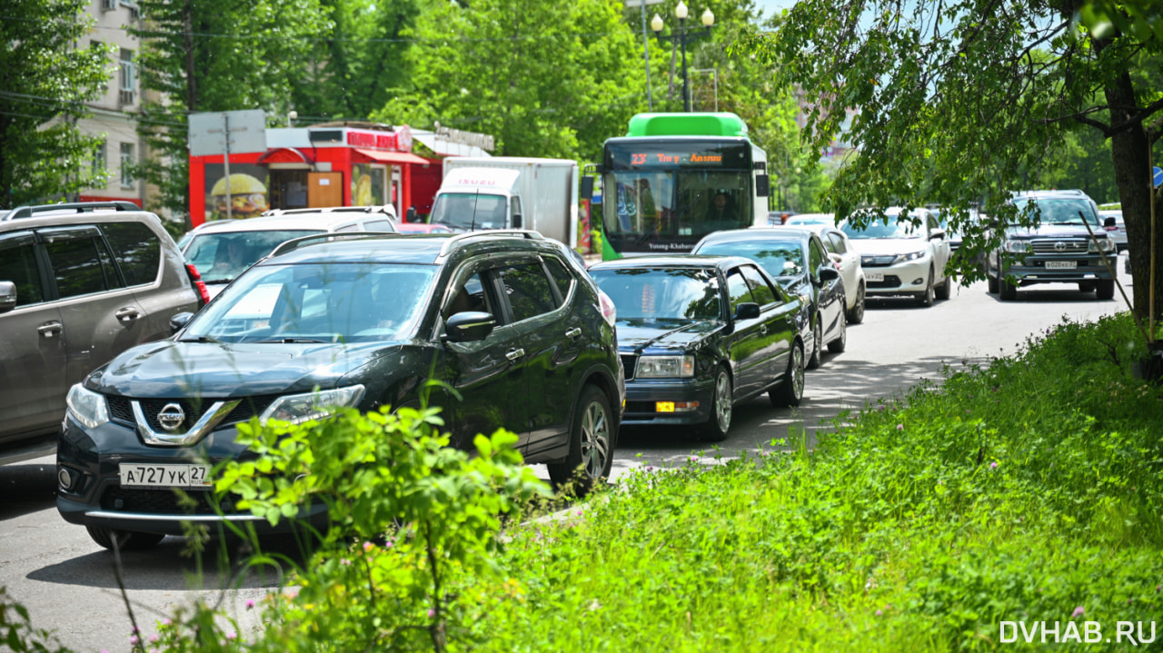 Дорожные работы вызывают масштабные пробки в Хабаровске (ФОТО; ВИДЕО)