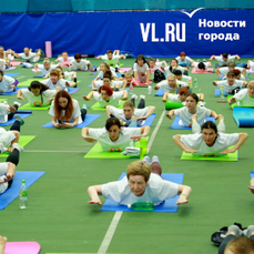 «Весь мир – одна семья»: во Владивостоке отметили Международный день йоги 