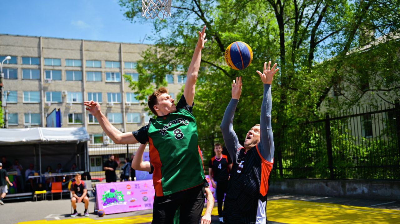 Закупаются на ярмарке и играют в баскетбол на фестивале в Хабаровске (ФОТО; ВИДЕО)