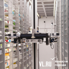 Робот-фармацевт собирает лекарства в инновационной аптеке при ТГМУ во Владивостоке 
