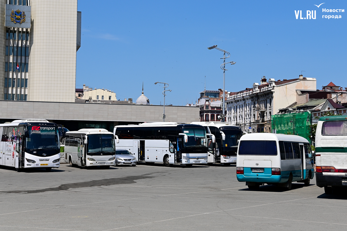 Владивосток вновь столкнулся с наплывом туристических автобусов, которым не  хватает места (ФОТО) – Новости Владивостока на VL.ru