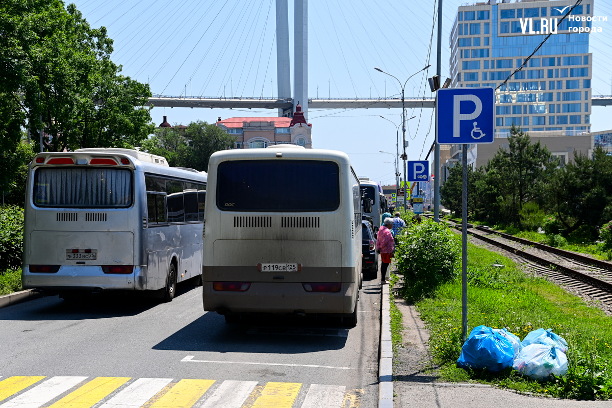 Владивосток вновь столкнулся с наплывом туристических автобусов, которым не  хватает места (ФОТО) – Новости Владивостока на VL.ru