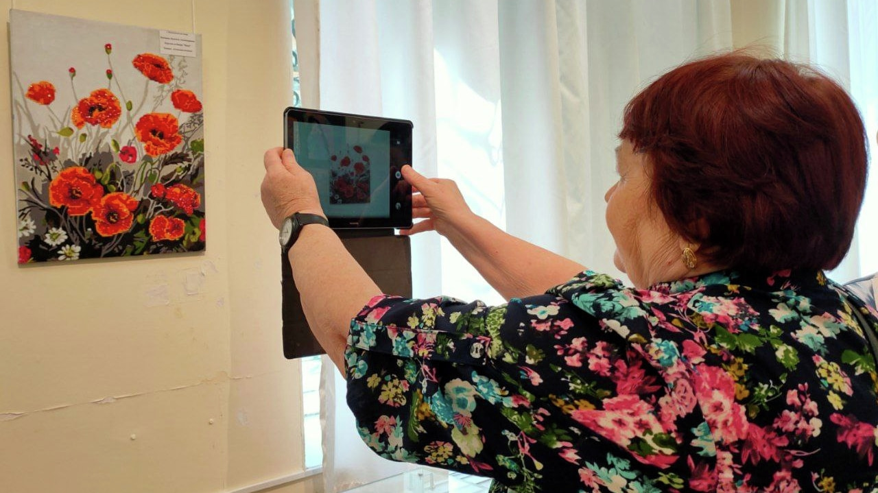Образцы творчества инвалидов выставили в художественном музее Комсомольска (ФОТО)