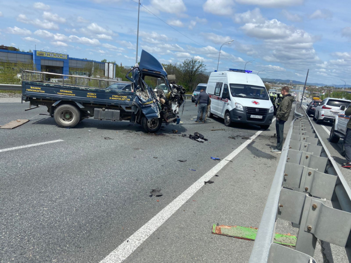 Полиция ищет очевидцев ДТП с двумя грузовиками в Трудовом, где погиб  молодой мужчина – Новости Владивостока на VL.ru